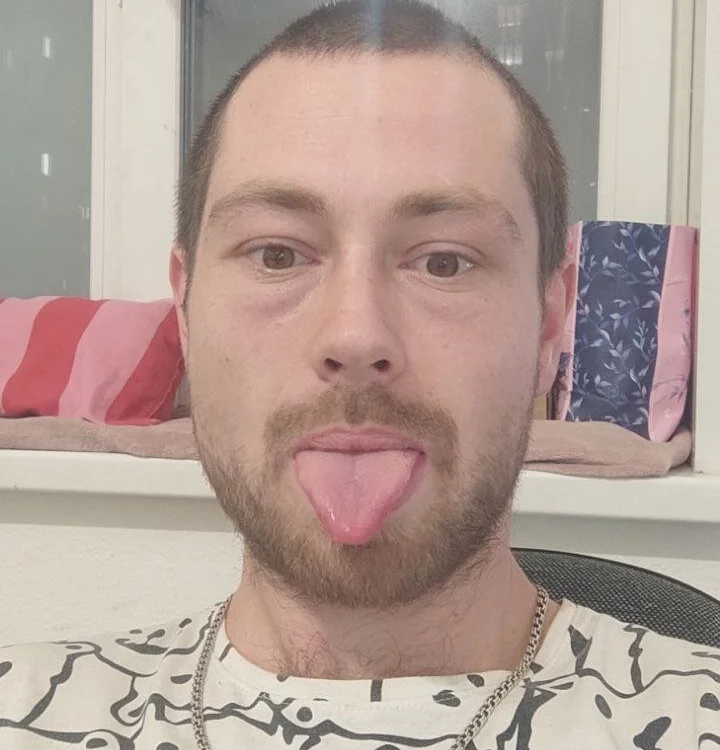 maxpups' Offline Chat Room