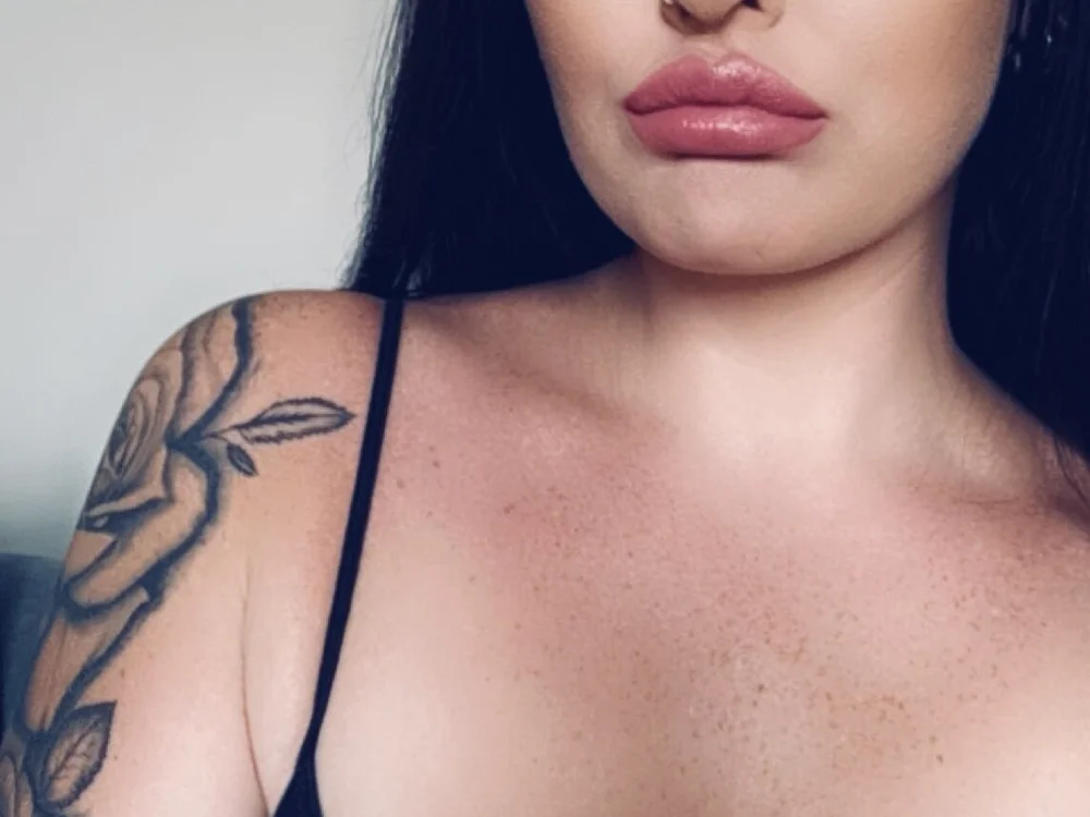 Curvy-Carla31's Offline XXX Chat