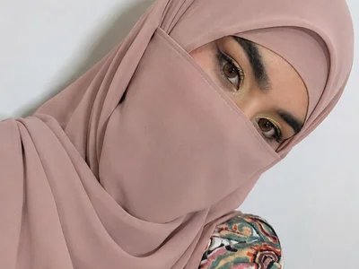 Aisha-Zayed - Girl 