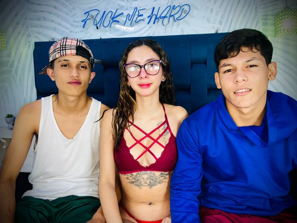 Youngs_Wild's Live XXX Chat