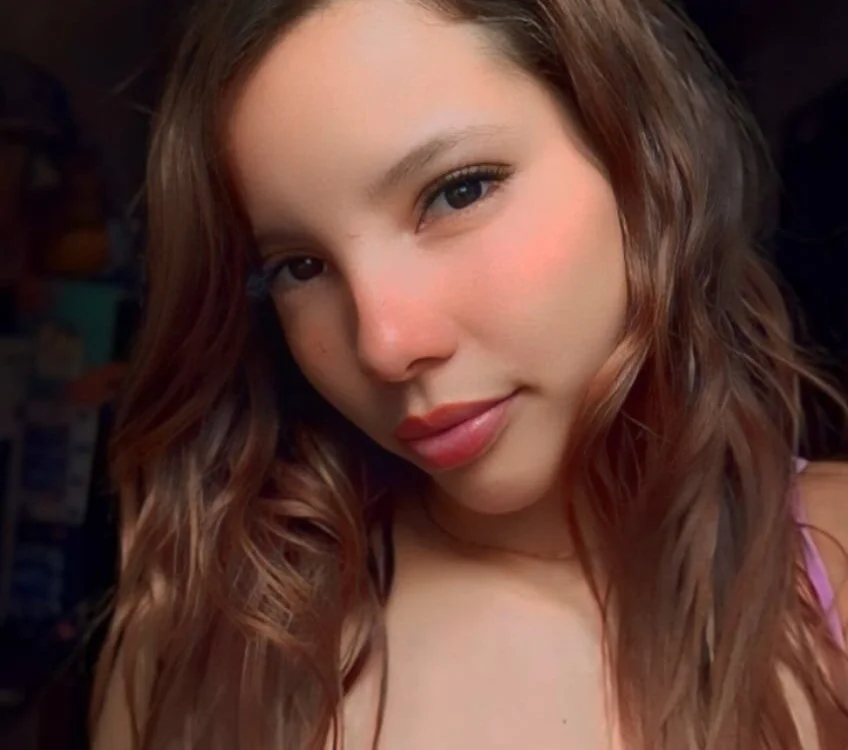 Alannys_hotx's Offline Chat Room