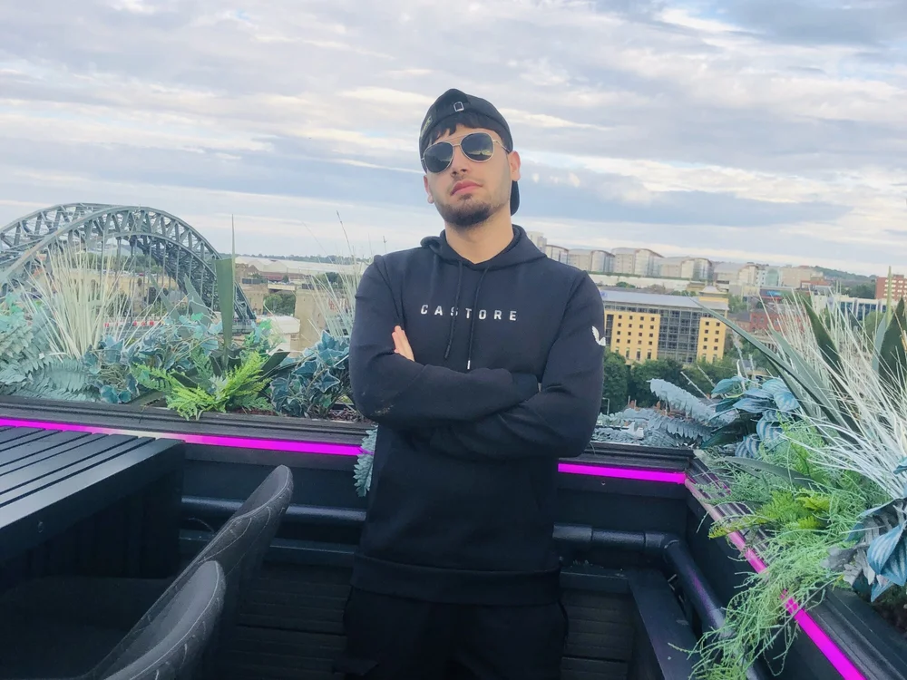 Shazad13's Offline Chat Room