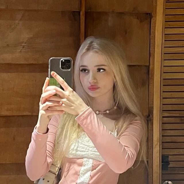 cassie_sky07's Offline XXX Chat