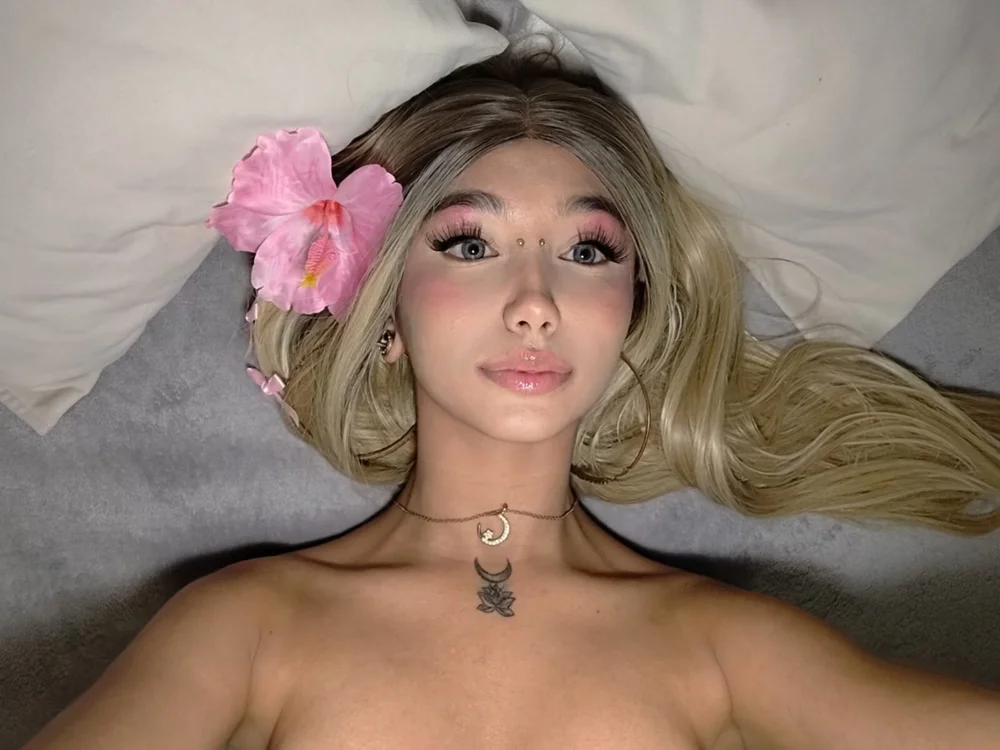 Ariana_bb Offline XXX-chat