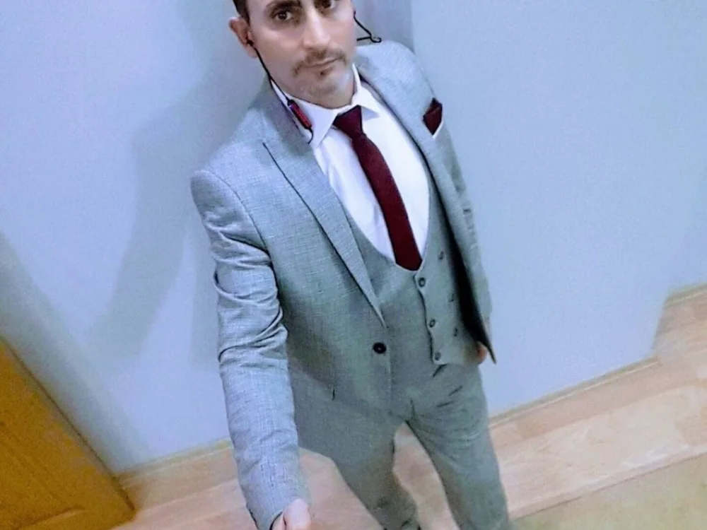 Kenan5252@xh's Offline Chat Room