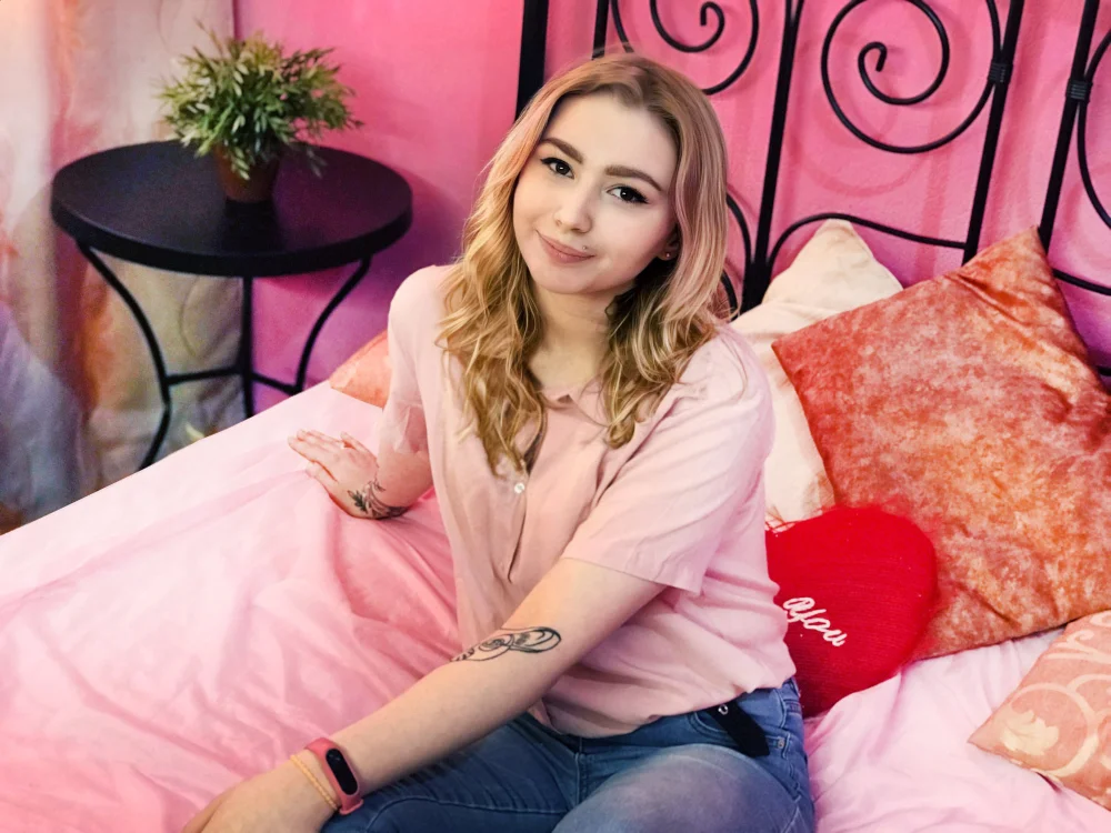 CassidyLove's Offline Chat Room