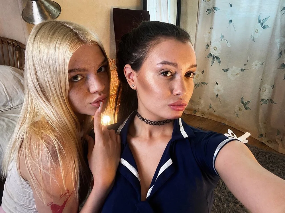 Kiss_And_Chaos Chat XXX offline