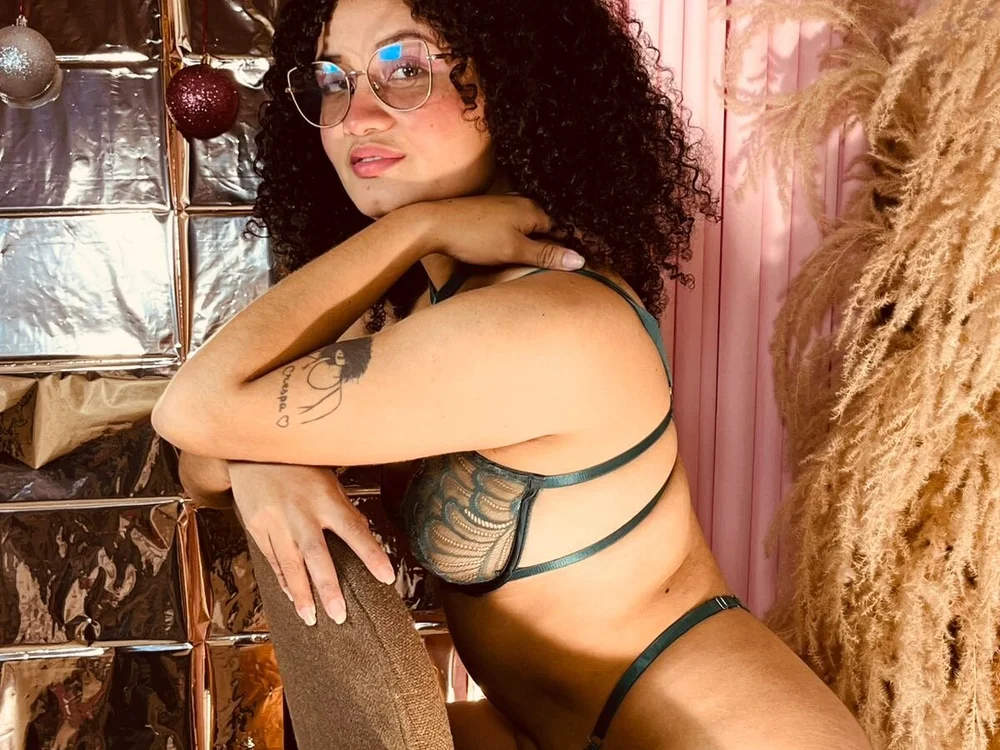 Luna_Sweet13 Offline XXX-Chat