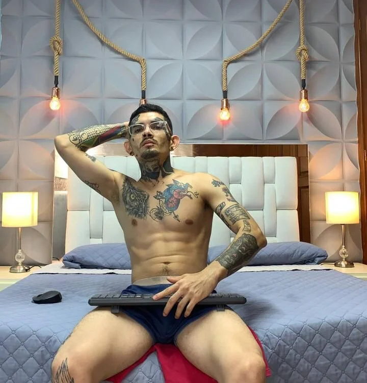 Sembang XXX Luar Talian boy_tatto777