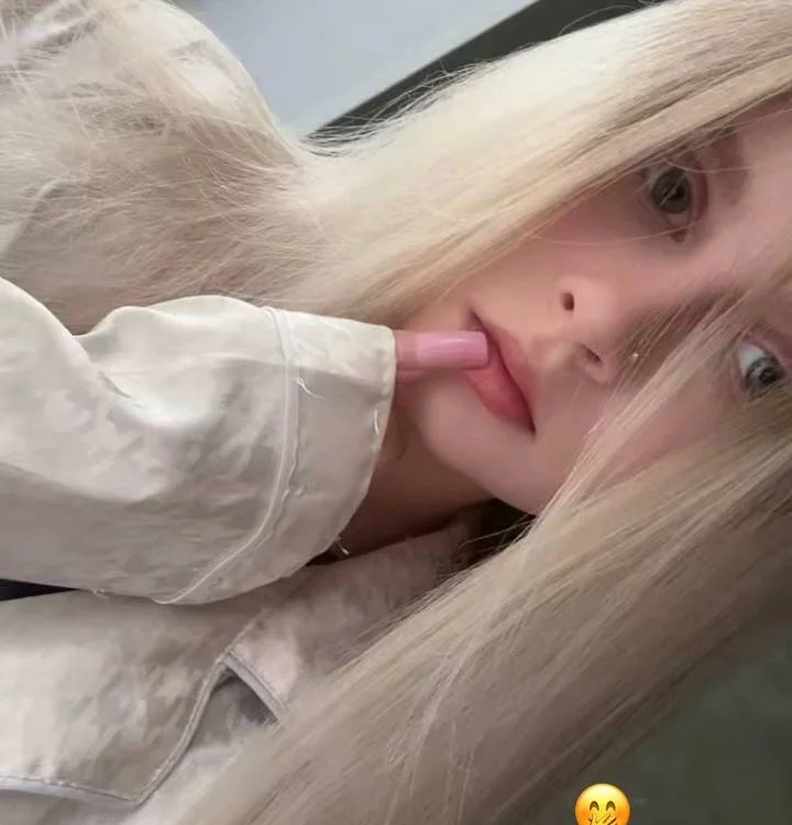 Offline XXX chat sleepyGlam_
