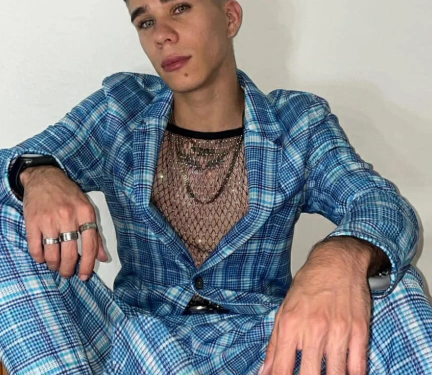 Gabo_white1 離線 XXX 聊天