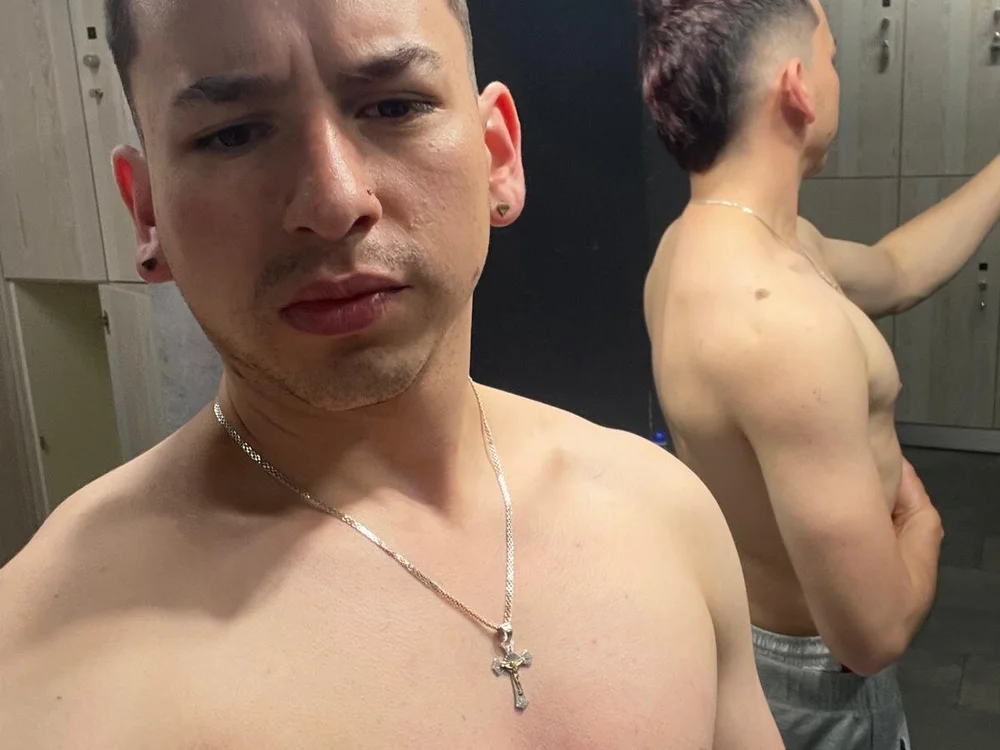 David_thickcock's Offline Chat Room