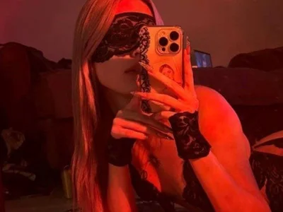 Megan_s1x