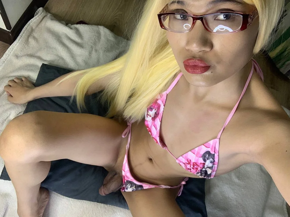 bella_yourtsgirl's Offline XXX Chat