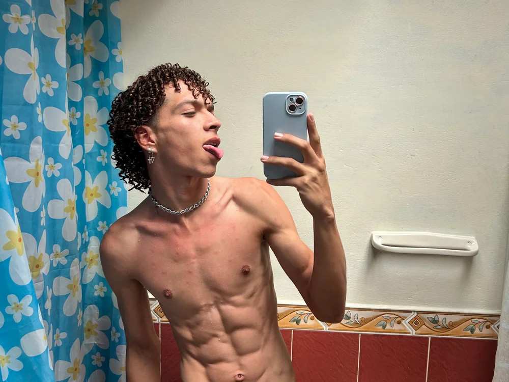Essteban_latin's Offline XXX Chat