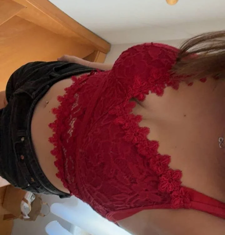 Luisa_18 Offline XXX-Chat