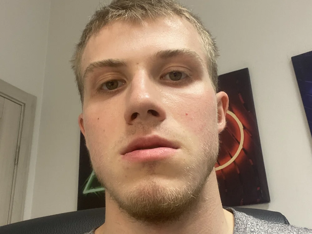 Davis_Jayy's Offline Chat Room