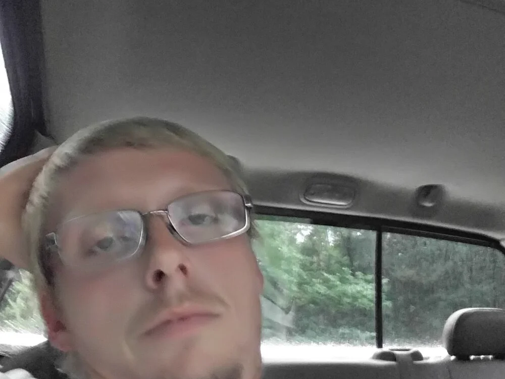 breakerz21n Offline XXX chat