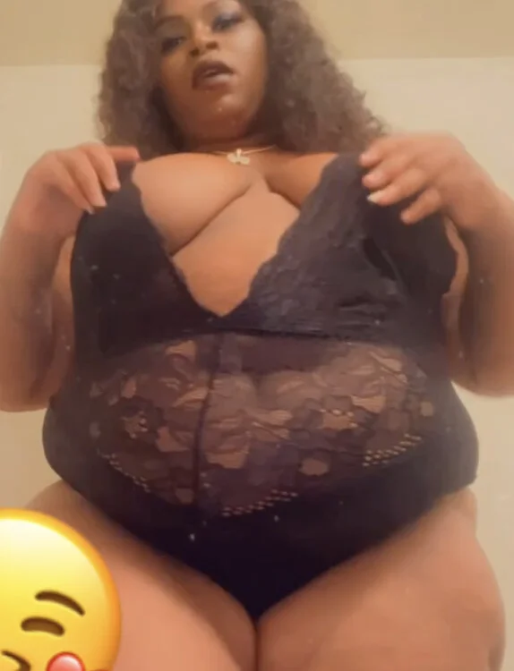 Juiicynisha25's Offline XXX Chat