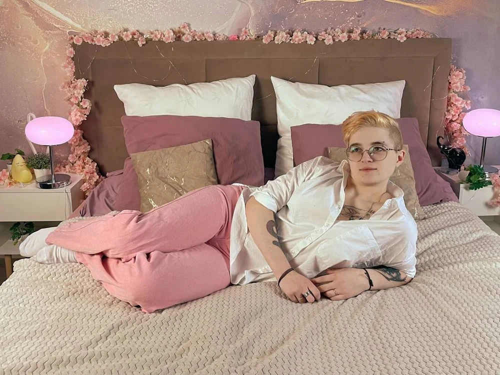 ErlineAbey Chat XXX offline