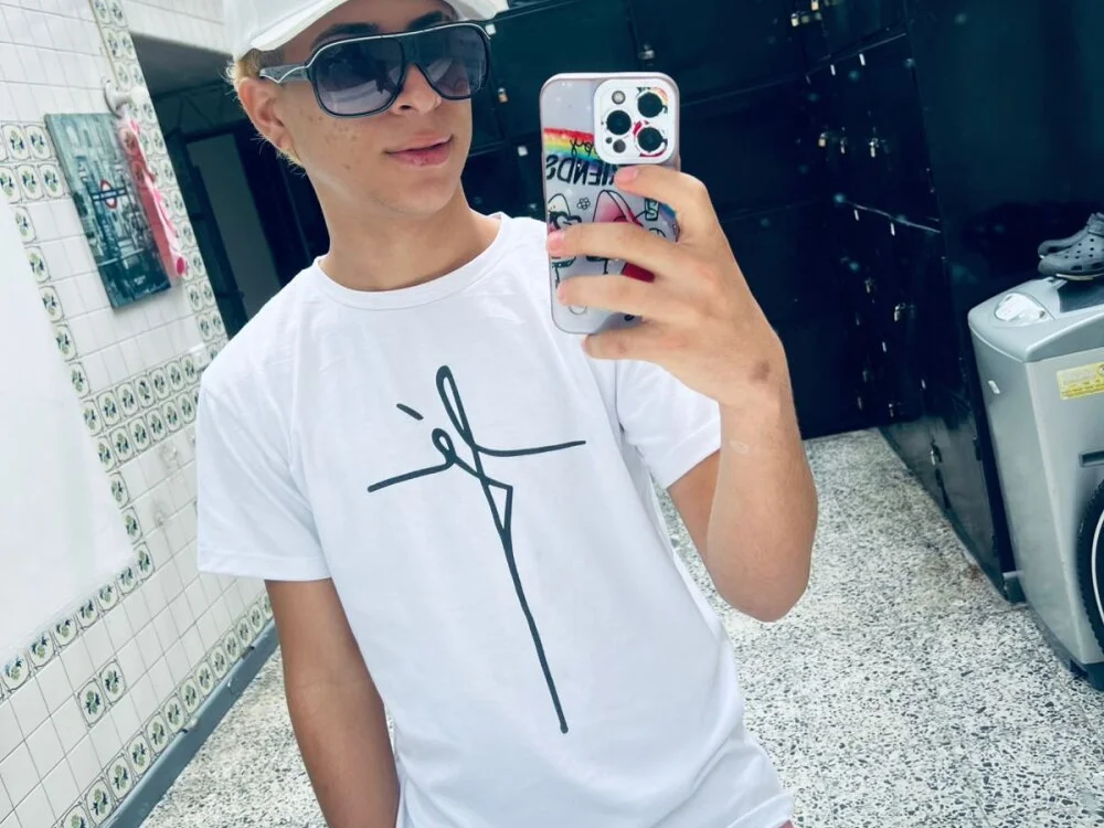 HollmanFronsh Adlı Modelin Çevrimdışı XXX Sohbeti