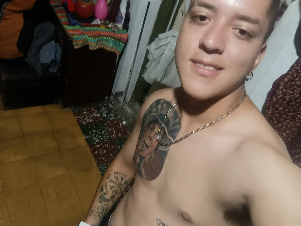 Jarmy22 Offline XXX Chat