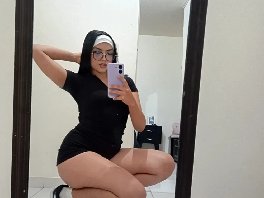 Ema_wett Adlı Modelin Çevrimdışı XXX Sohbeti