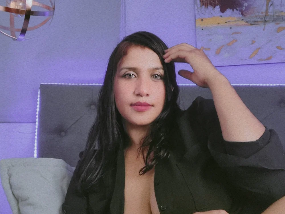 LOREINNE_LOVE2's Offline XXX Chat