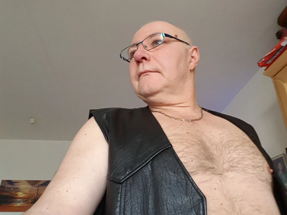 Essener1965's Offline XXX Chat