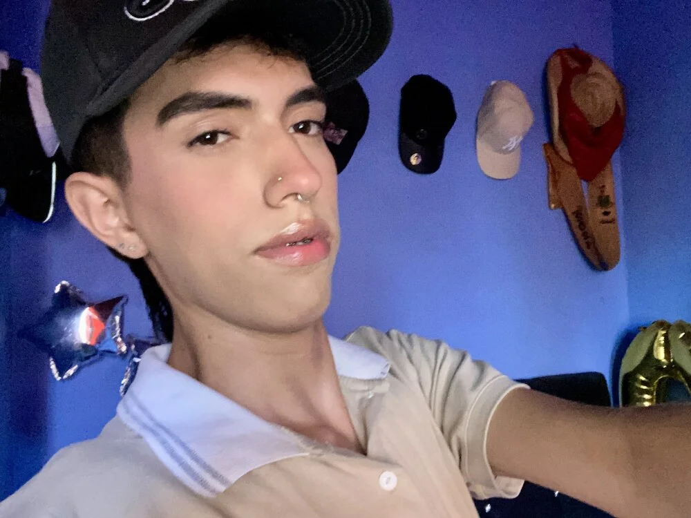 Juan_Gomezz26 Adlı Modelin Çevrimdışı XXX Sohbeti