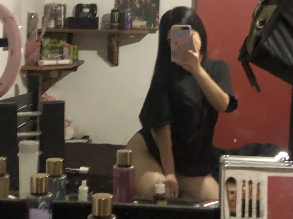 angiertbb Adlı Modelin Çevrimdışı Sohbet Odası
