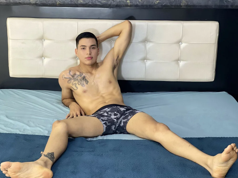 TheVoyeurBoy's most recent online preview