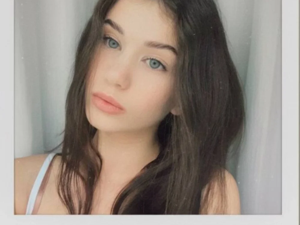 Mona_Carter's Offline XXX Chat