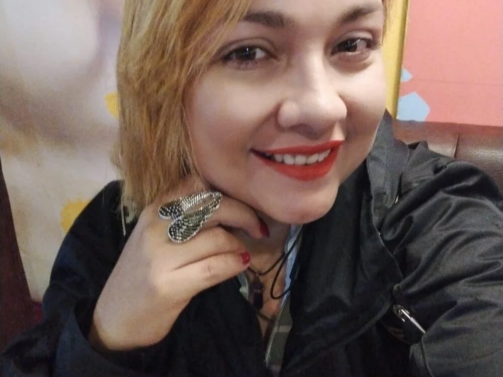 DariaLuca Obrolan XXX Offline