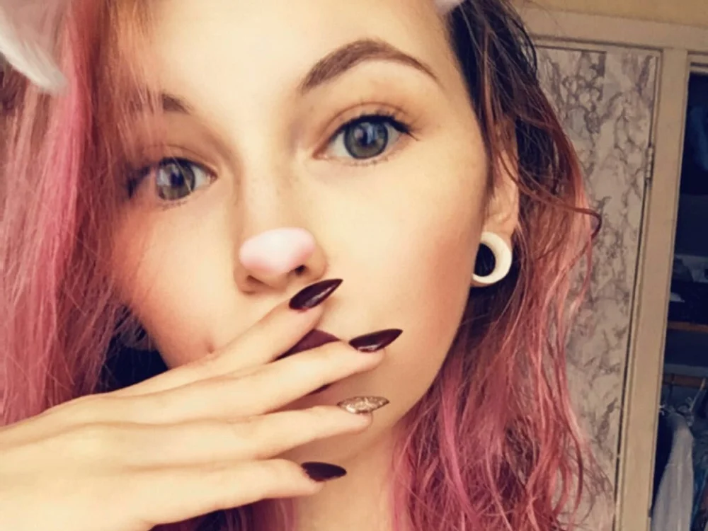 VALERIE_SIN's Offline Chat Room
