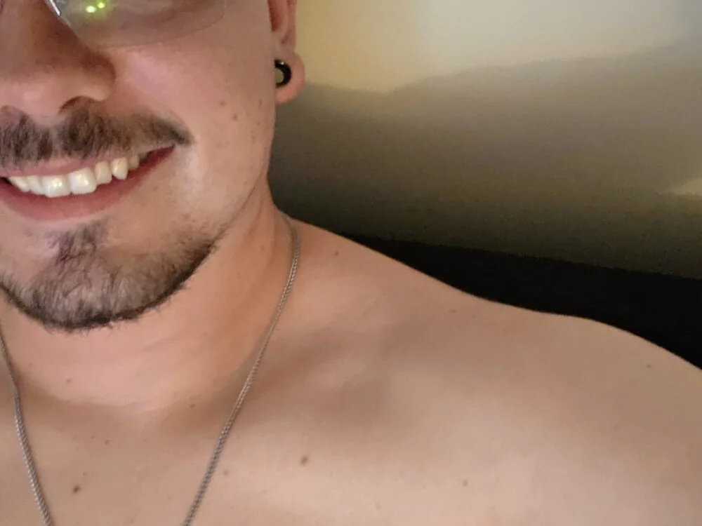 cmichaelxxx's Offline XXX Chat