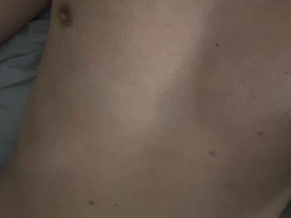 tittyluveer: συνομιλία ΧΧΧ εκτός σύνδεσης