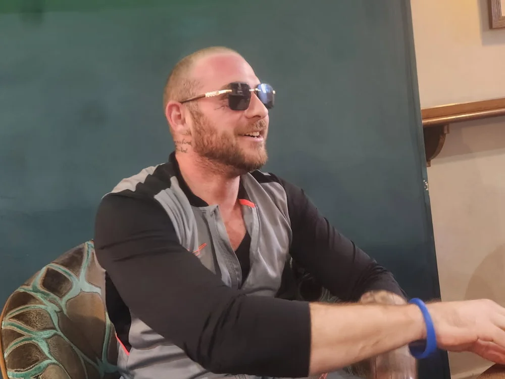 Jakefeeney's Offline Chat Room