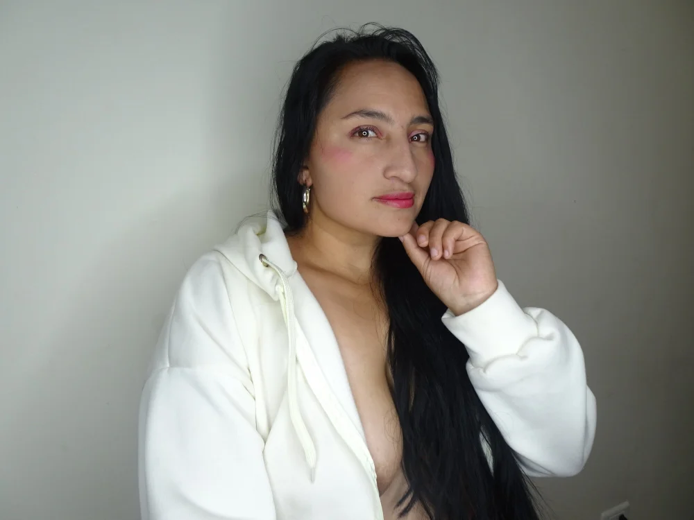 Laura_Yoselin's Offline Chat Room