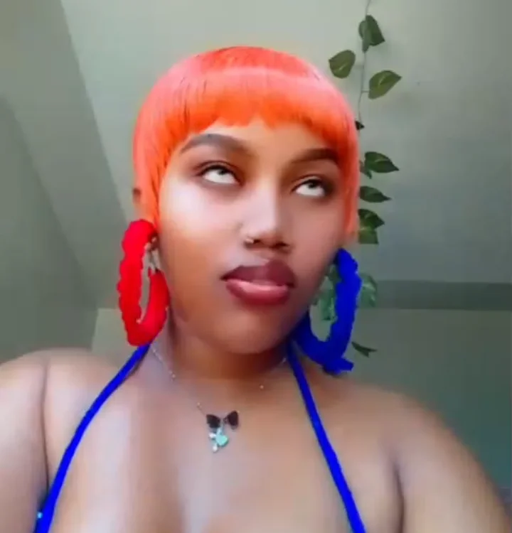 SquirtQueen222's Offline XXX Chat