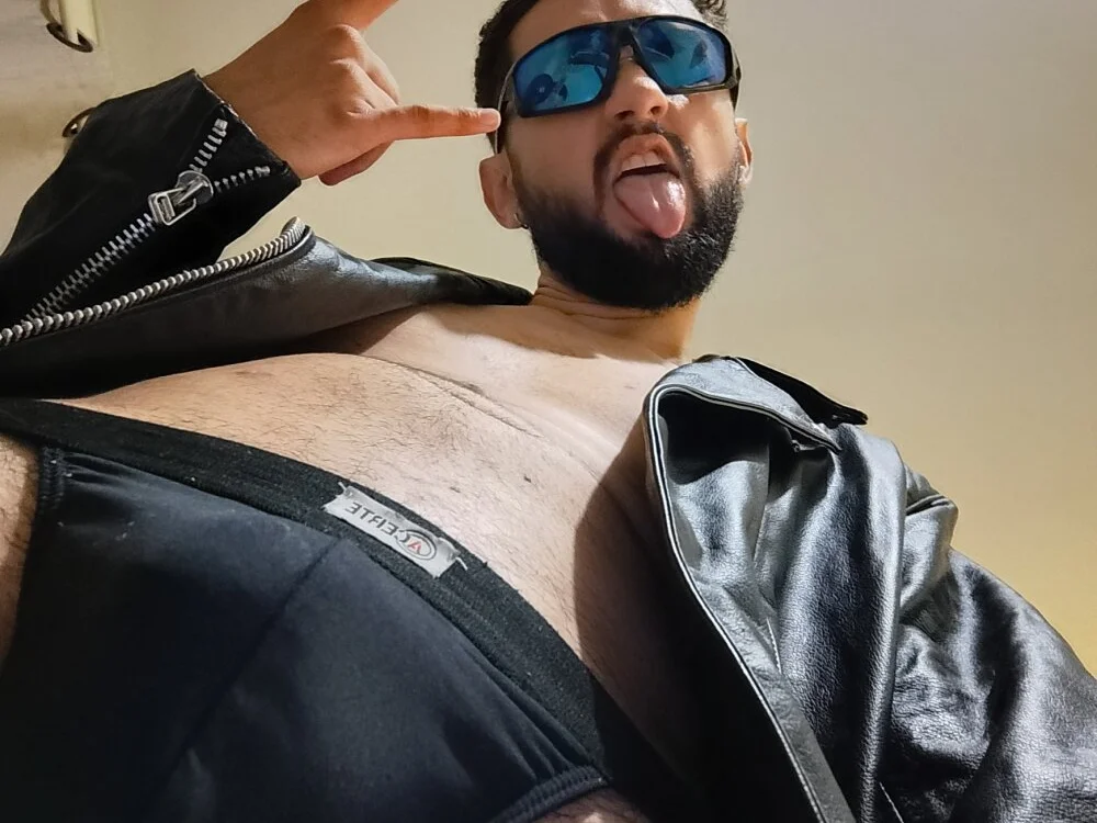 arielluzcruz666 Adlı Modelin Çevrimdışı XXX Sohbeti