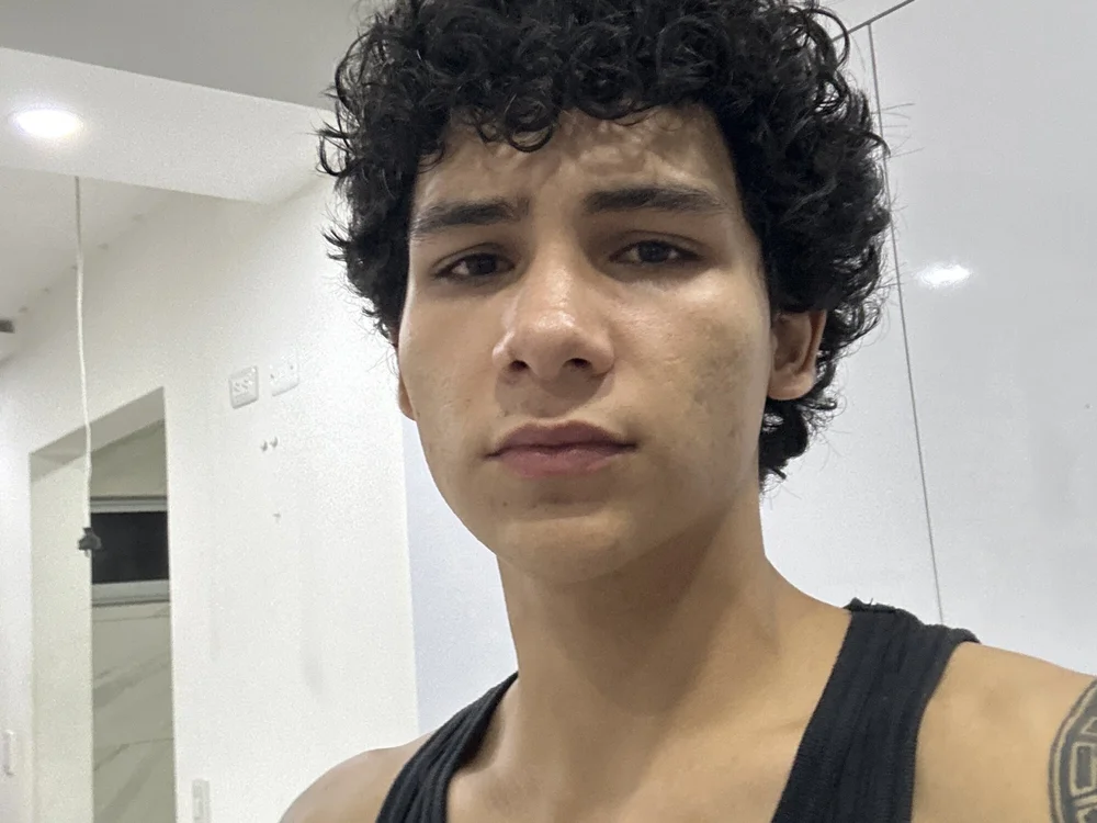 carlos_wc's Offline XXX Chat