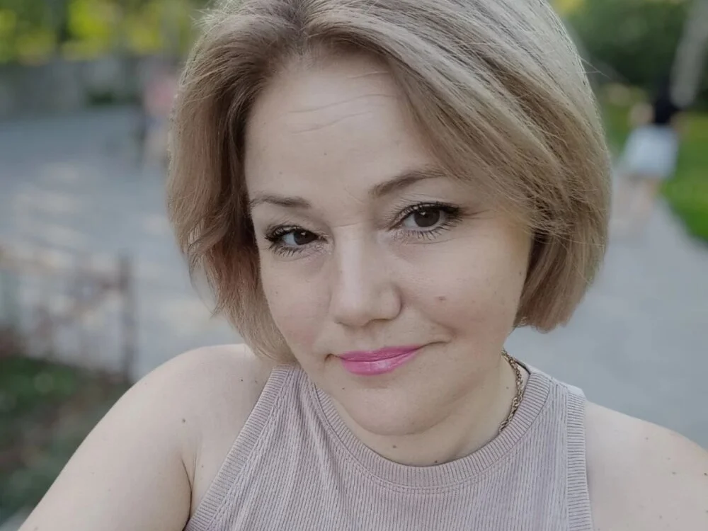 AlliRain Adlı Modelin Çevrimdışı XXX Sohbeti