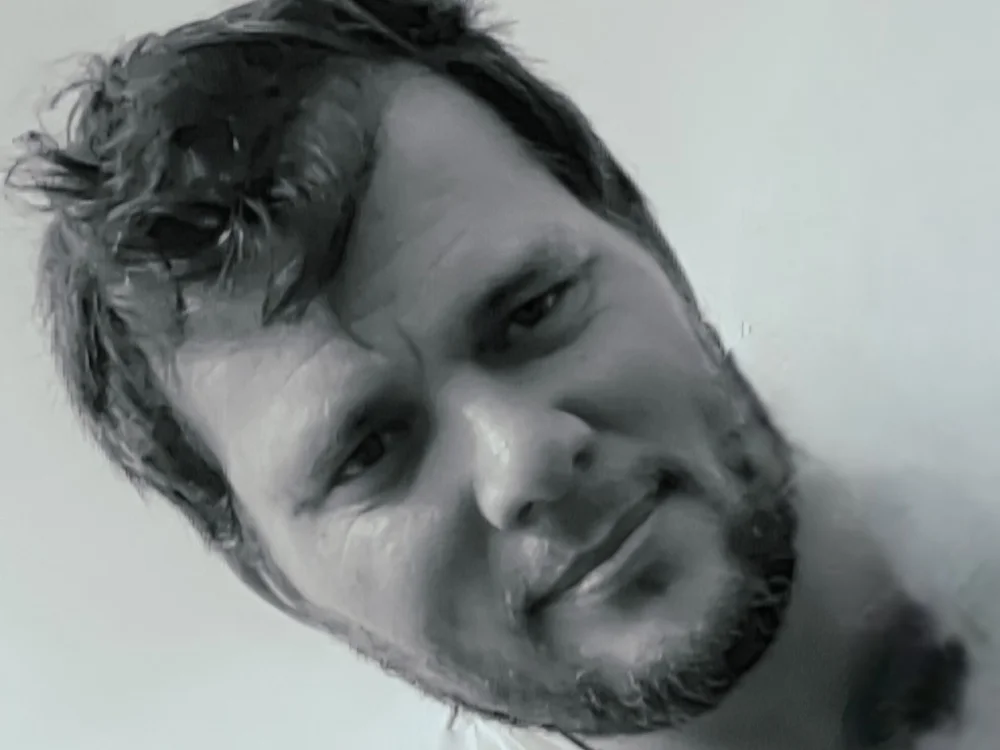 Maintenance_Man Chat XXX offline