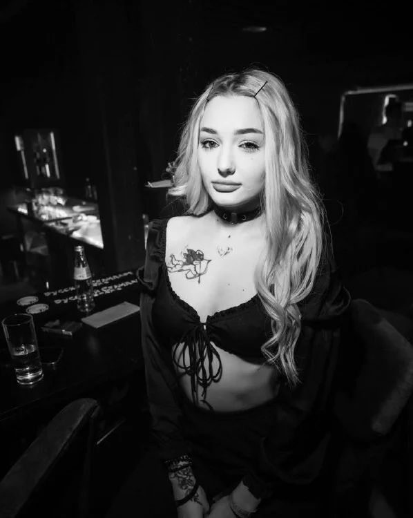 KateRiverra's Offline Chat Room