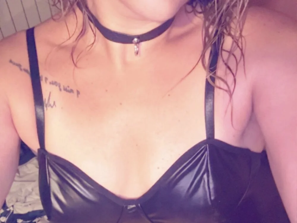 naughtygoth offline XXX-chat