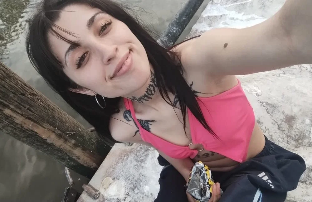 garota77__'s Offline XXX Chat
