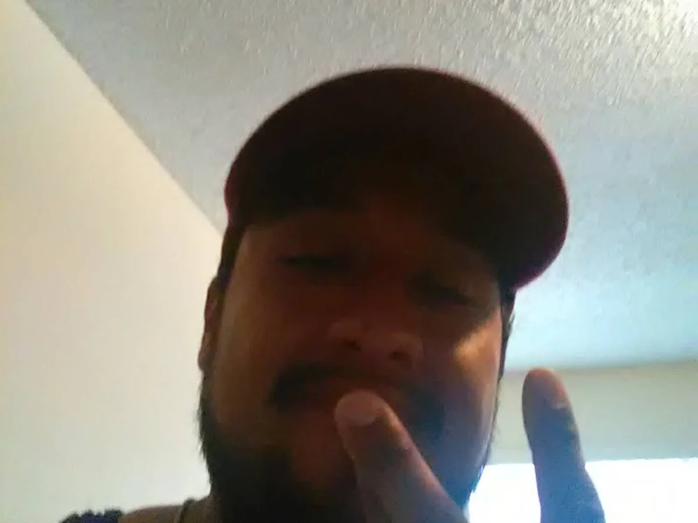 javi213@xh's Offline Chat Room