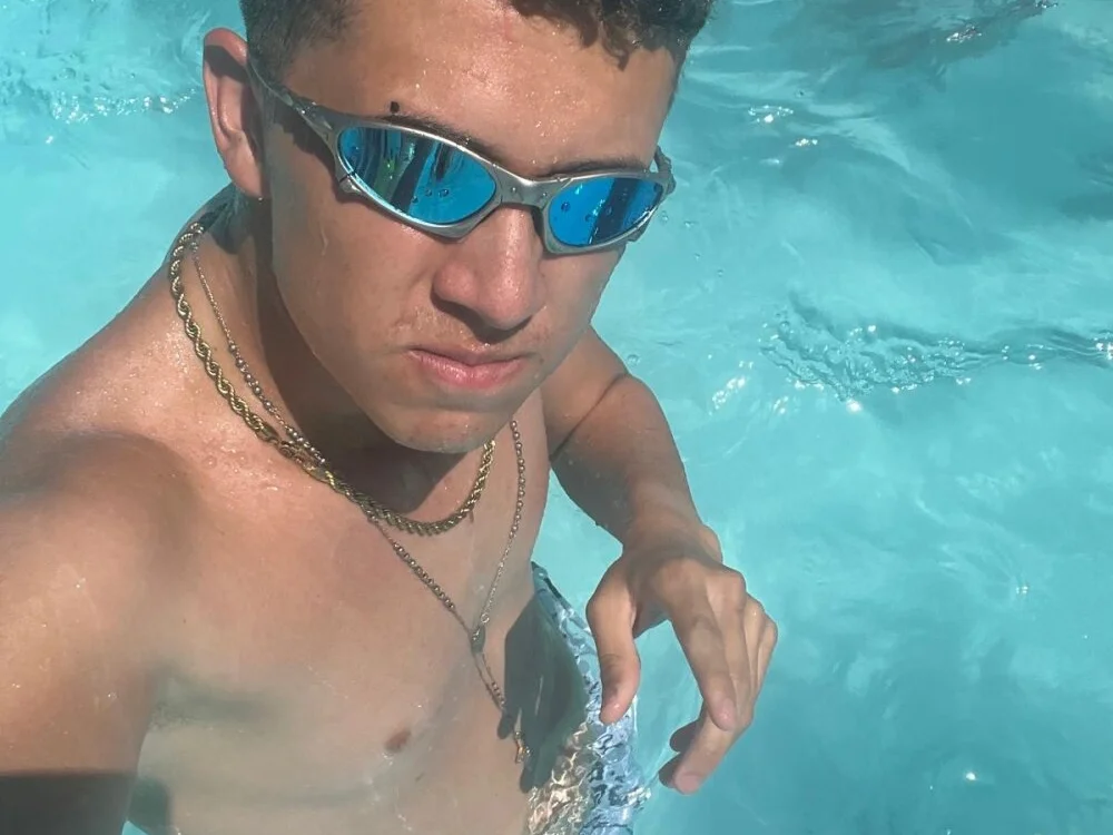 Abrahanm1's Offline XXX Chat