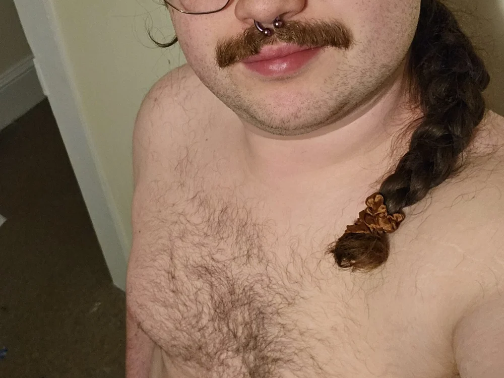 CamCubCameron's Offline Chat Room